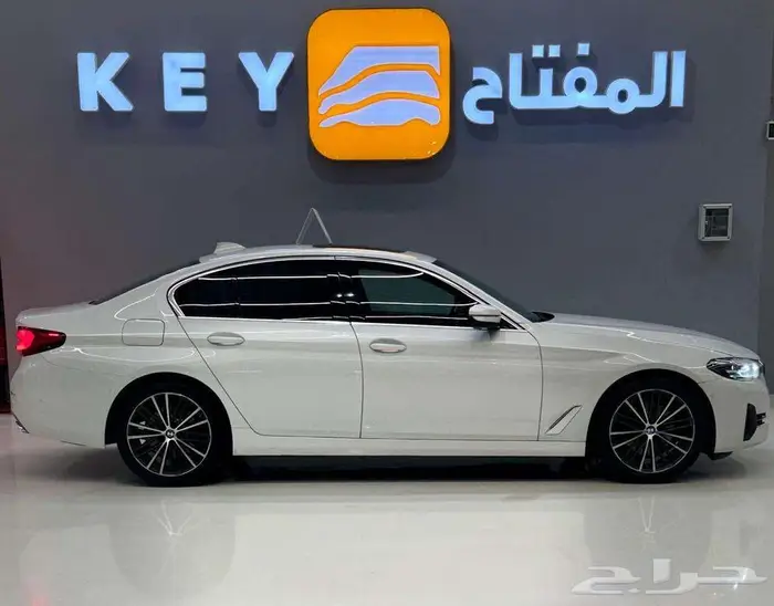 بي ام دابليو 520i 2023 1