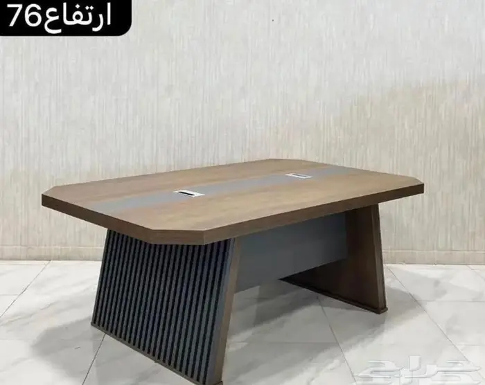 طاولات مكتبية بتصاميم جديدة متوفرة بأسعار الجمل 3