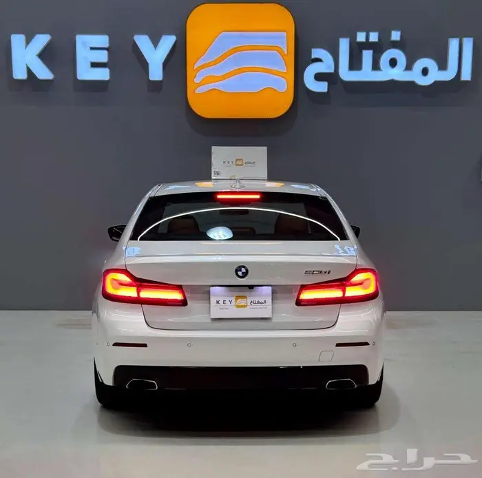 بي ام دابليو 520i 2023 8