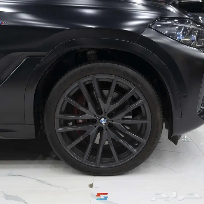 بي ام دبليو X6 Black Vermilion موديل 2022 6