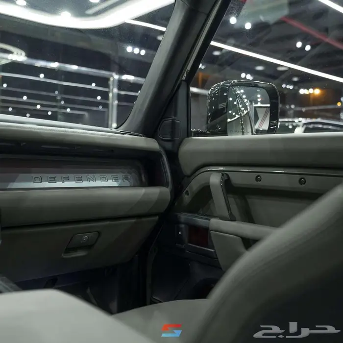 لاند روفر ديفندر اوكتا موديل 2025 21
