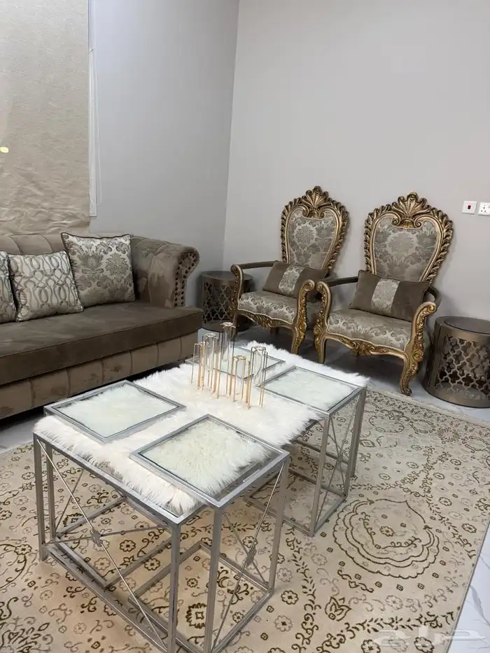 للبيع الكنب والسجاد والطاولات 2