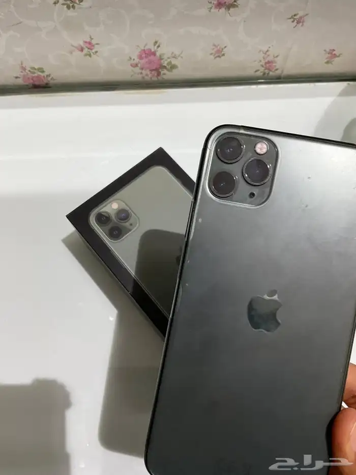 للبيع جوال اي فون 11 برو ماكس 0