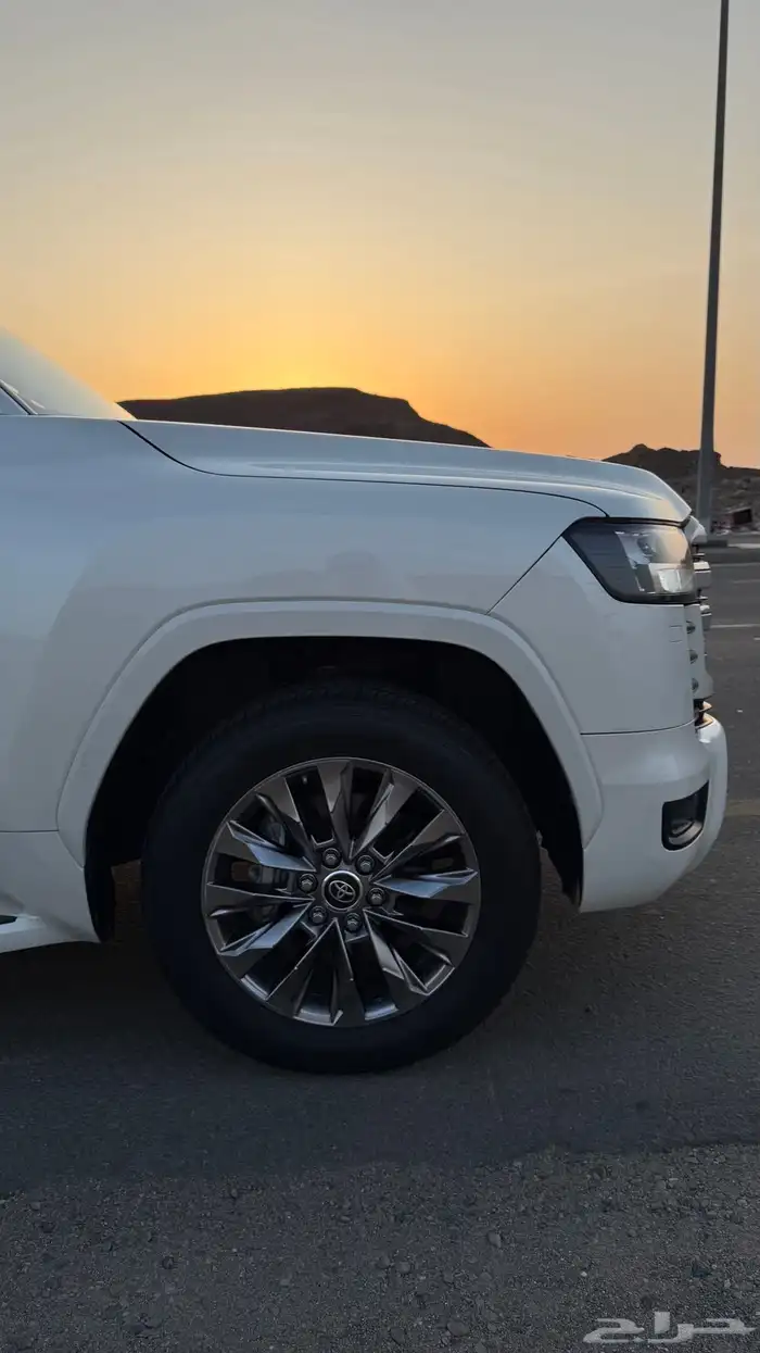 لاندكروزر 2022 GXR L3 بودي بلد 9