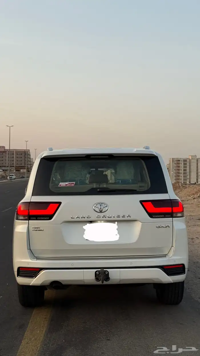 لاندكروزر 2022 GXR L3 بودي بلد 17
