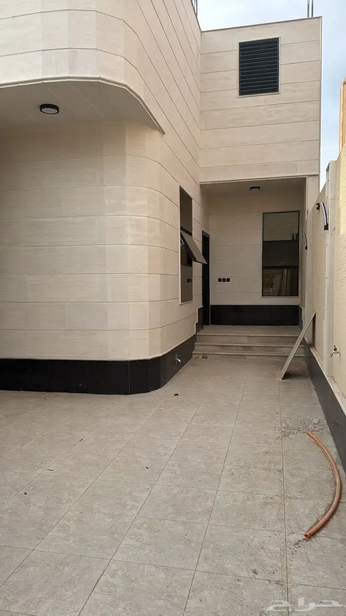 للبيع عمارة دور جاهزة للسكن في مخطط السلام 10
