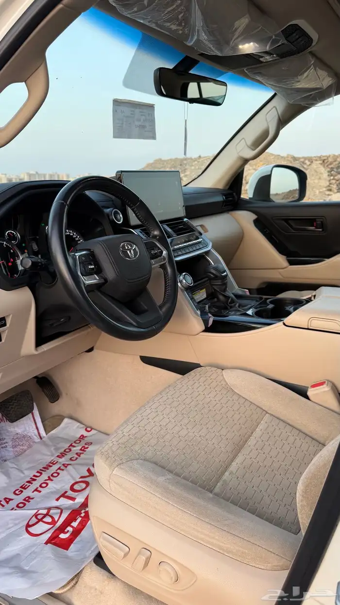 لاندكروزر 2022 GXR L3 بودي بلد 26