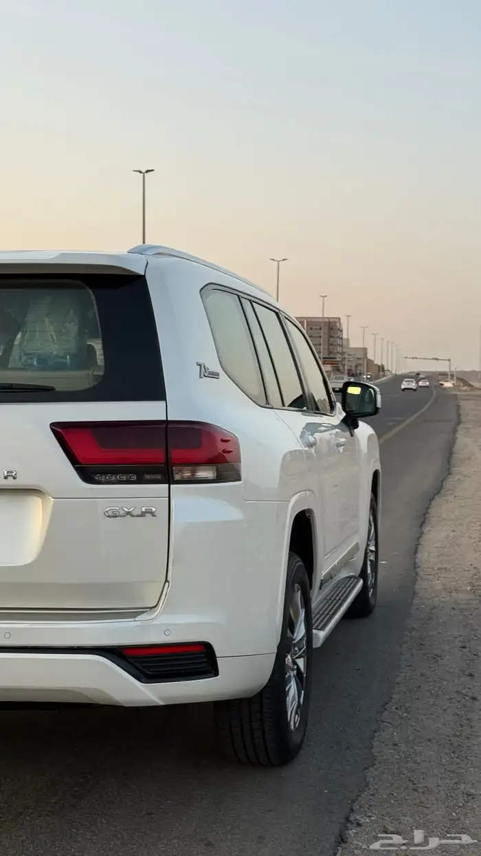 لاندكروزر 2022 GXR L3 بودي بلد 6