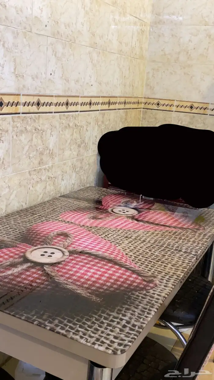 طاوله طعام مع اربعه كراسي 100ريال 1