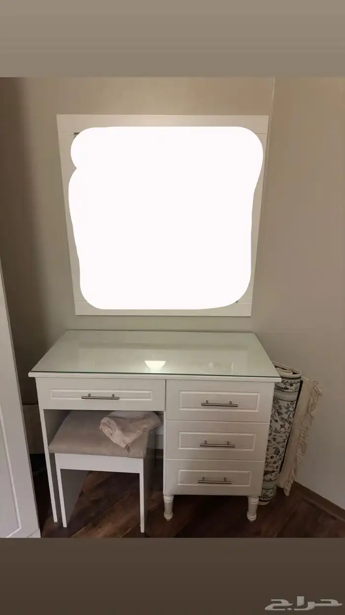 تسريحه مع مرايه  مستعمله 1