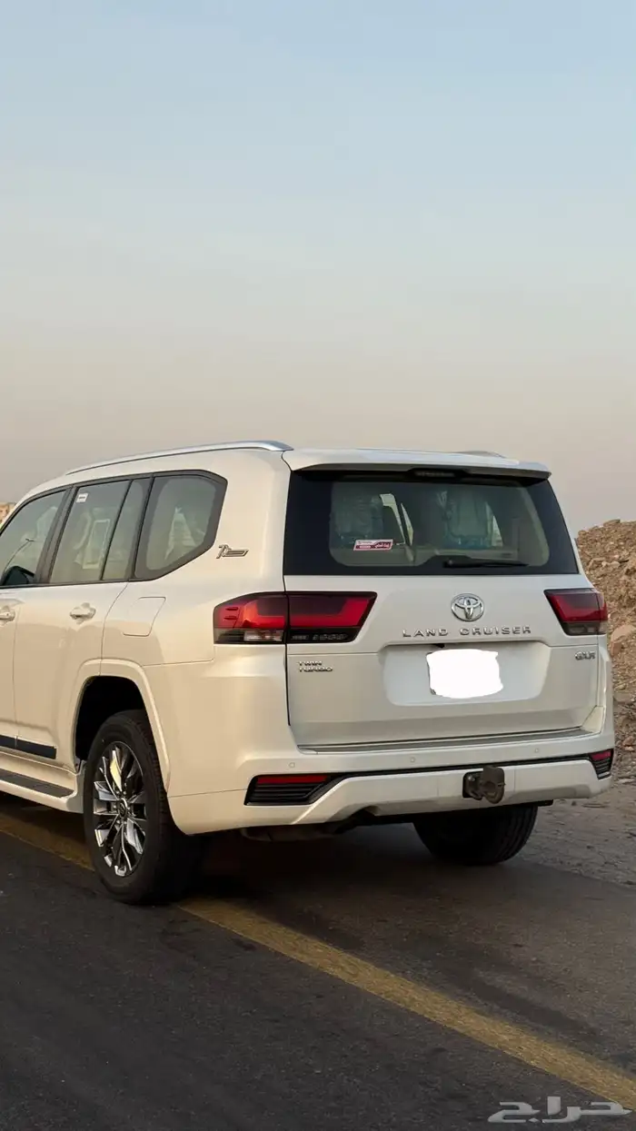 لاندكروزر 2022 GXR L3 بودي بلد 18