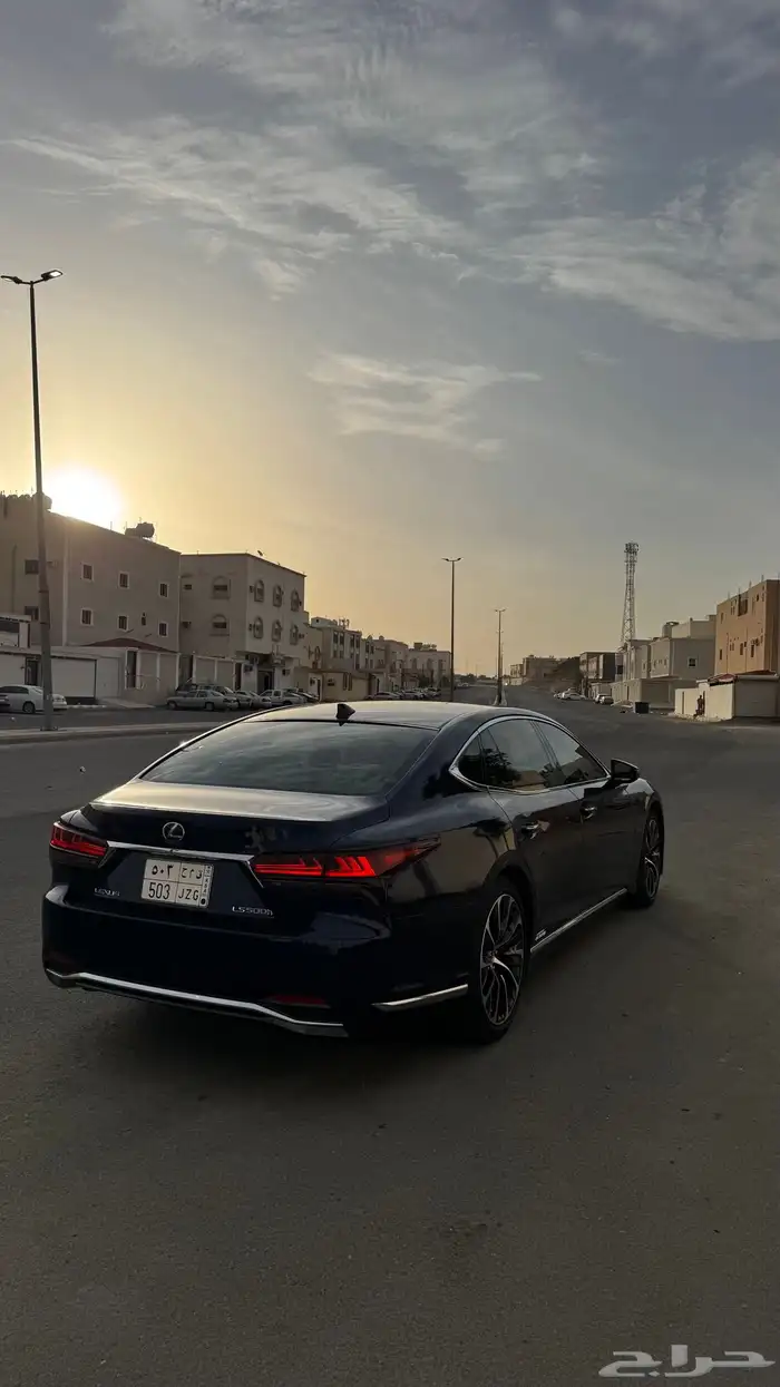 لكزس LS500 2021 3