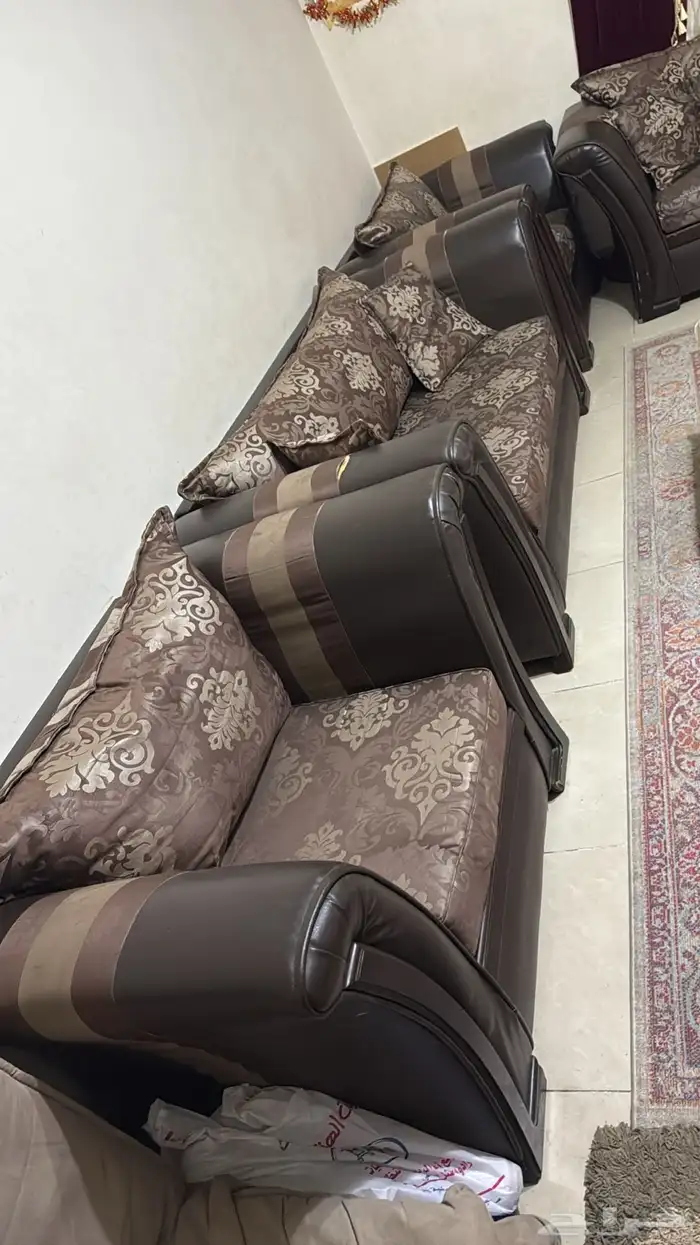 طقم كنب مع طاولات وطقم انتريه مع ستاره و غرفه نوم 4