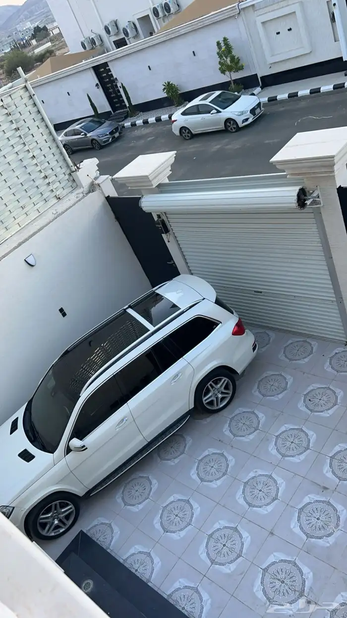 سيارة عائلية للتنقل بين المدن 0