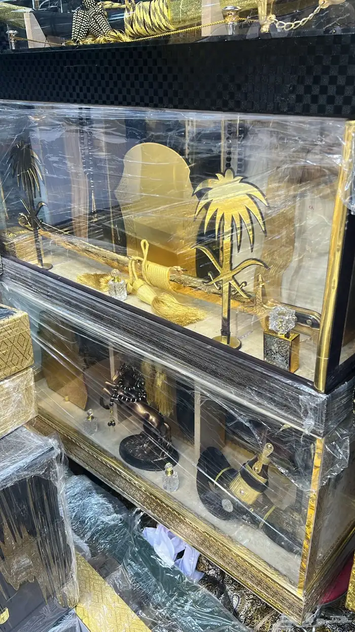 مشالح ملكية هدايا اكرلك صناديق سيوف فاخرة 26