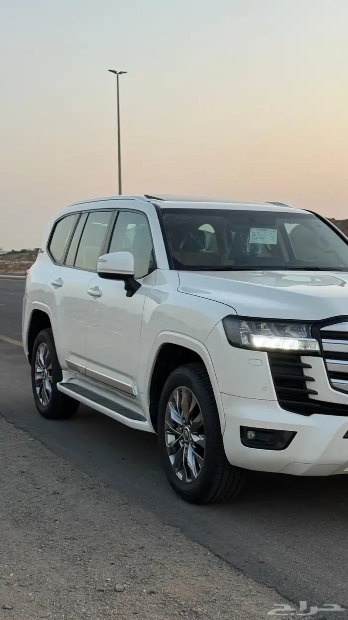 لاندكروزر 2022 GXR L3 بودي بلد 20