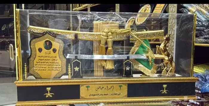 مشالح ملكية هدايا اكرلك صناديق سيوف فاخرة 27
