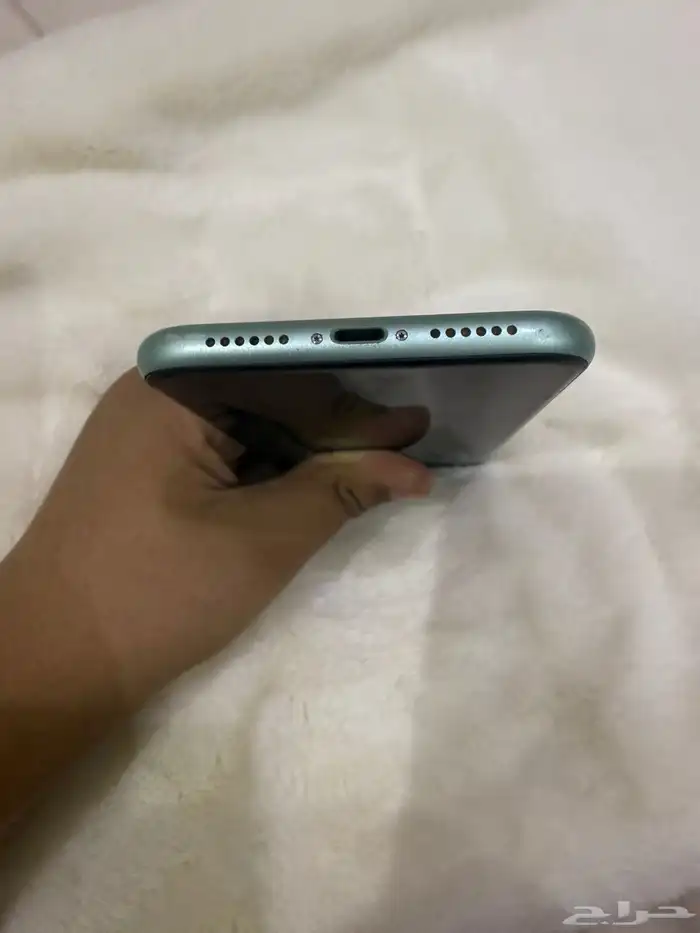 سلام عليكم عندي جوال iPhone 11 نظيف 4