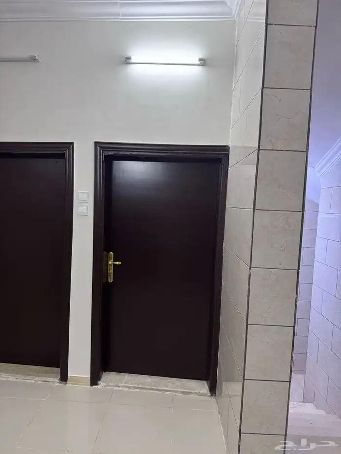 شقق و غرفة غير مؤثثة في العقيق للايجار السنوي قرب الجامعات 1