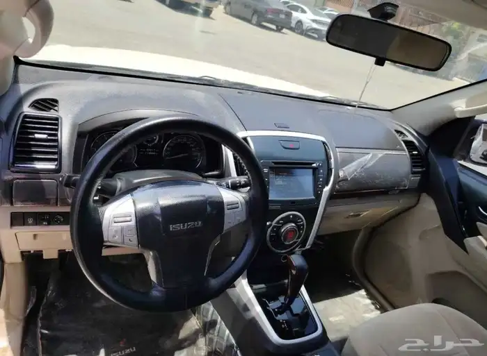 Isuzu 2022 model Mux 3.0 MID opition 8