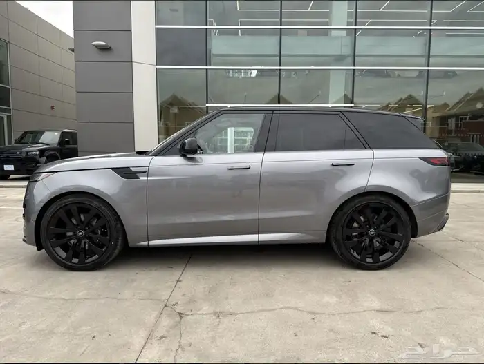 2025 Range Rover Sport Dynamic SE P530 3