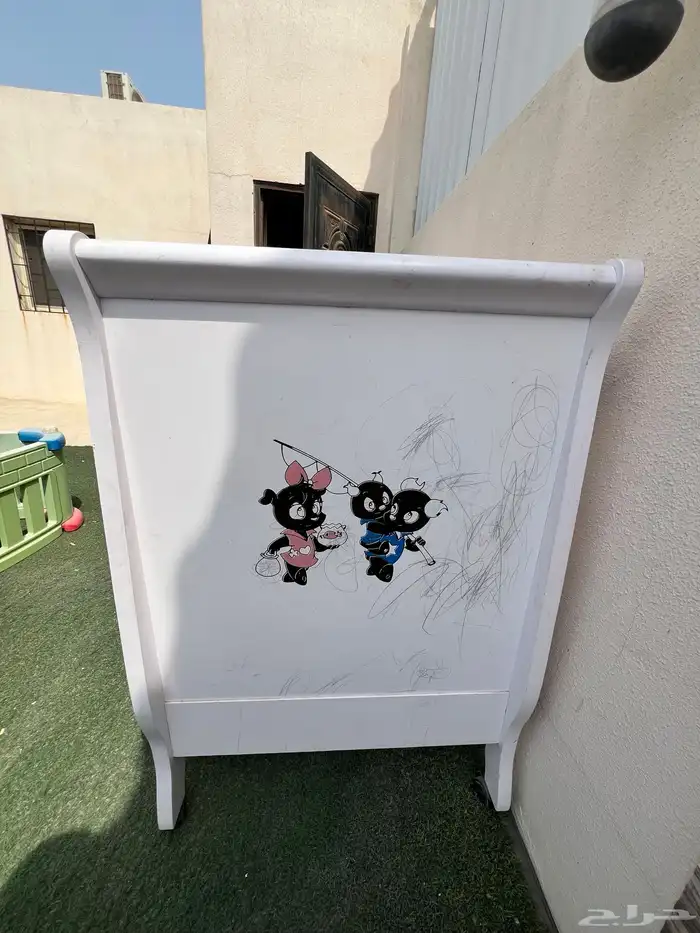 سرير اطفال نوعية فاخرة جدا  للبيع في الخبر 3