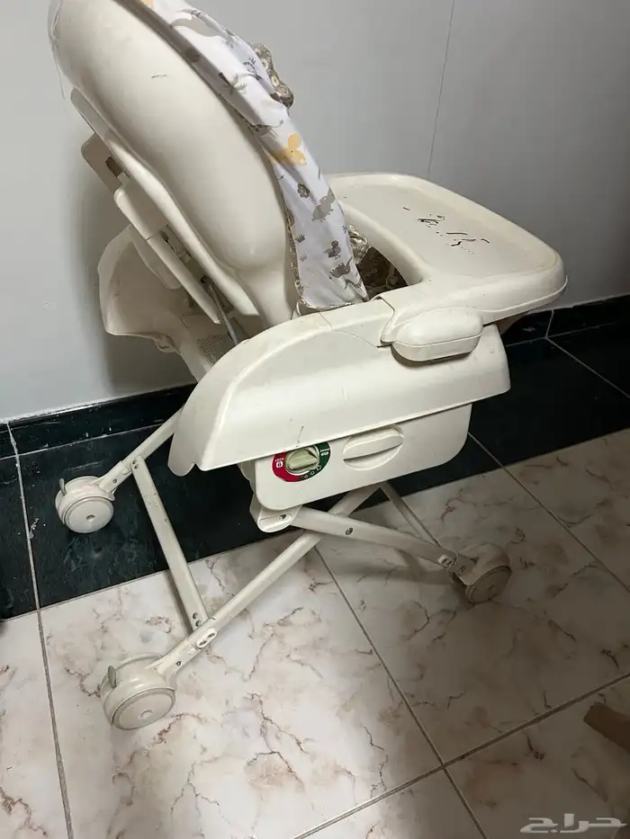 سرير اطفال بعجلات من عمر 0-4 أشهر  طاوله للسنتين 3