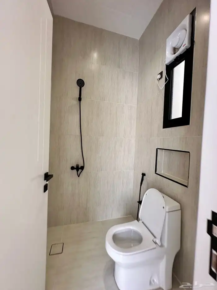 للبيع ادوار ارضيه وروفات علويه فاخره احد روفيده 35