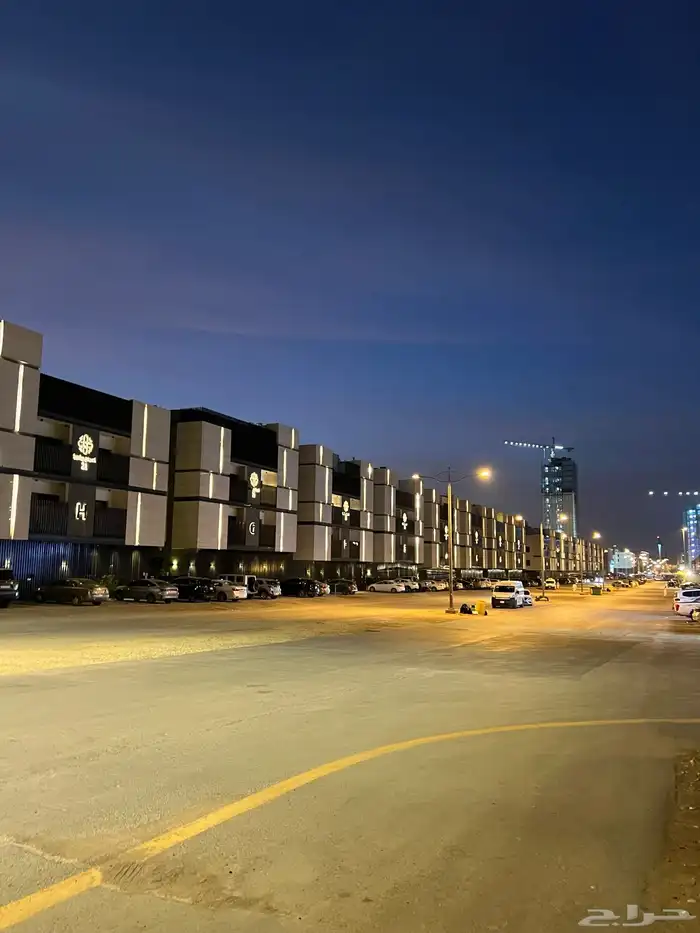 للبيع (كاش فقط) شقة مع سطح مشروع العجلان ري ييرا 21 26