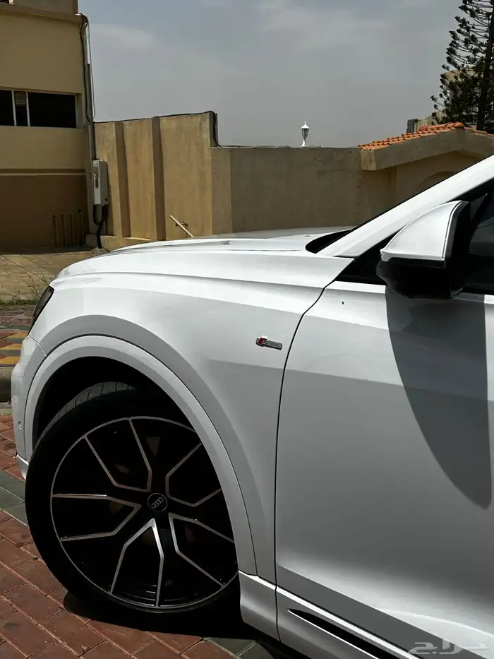 اودي Q8 2022 17
