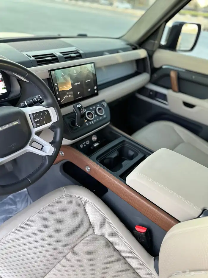 ديفندر HSE V6 2023 37