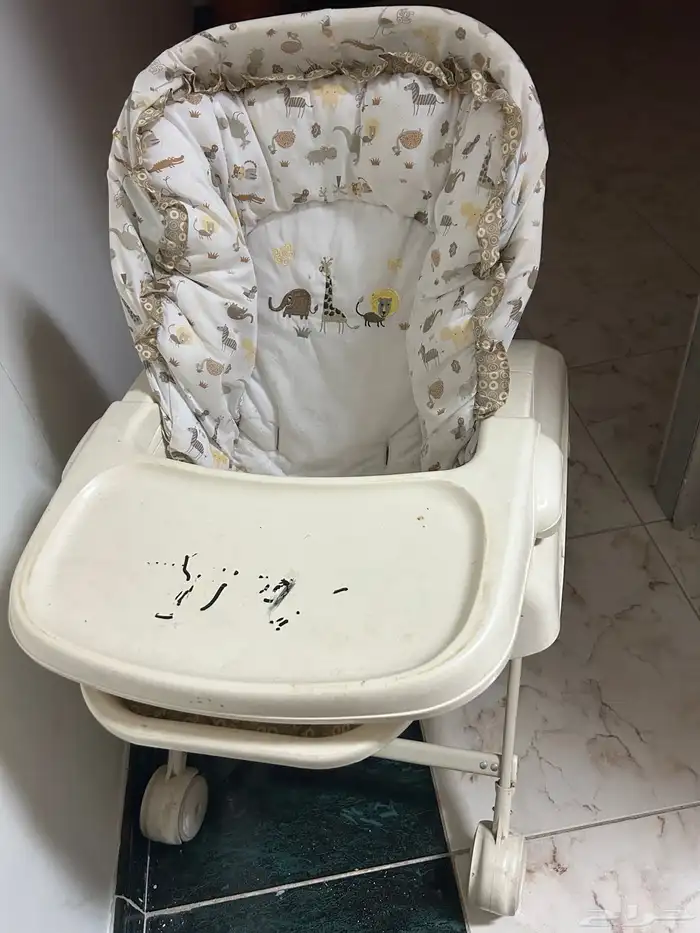 سرير اطفال بعجلات من عمر 0-4 أشهر  طاوله للسنتين 1