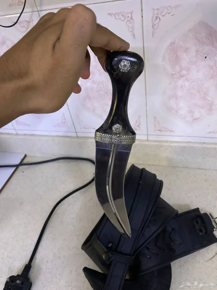 جنبيه قرن نادر لبيع صامل يتوصل الزين لا يروح مرحباا الجميع 1