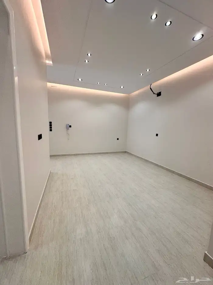 للبيع ادوار ارضيه وروفات علويه فاخره احد روفيده 17