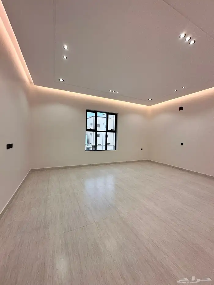 للبيع ادوار ارضيه وروفات علويه فاخره احد روفيده 28