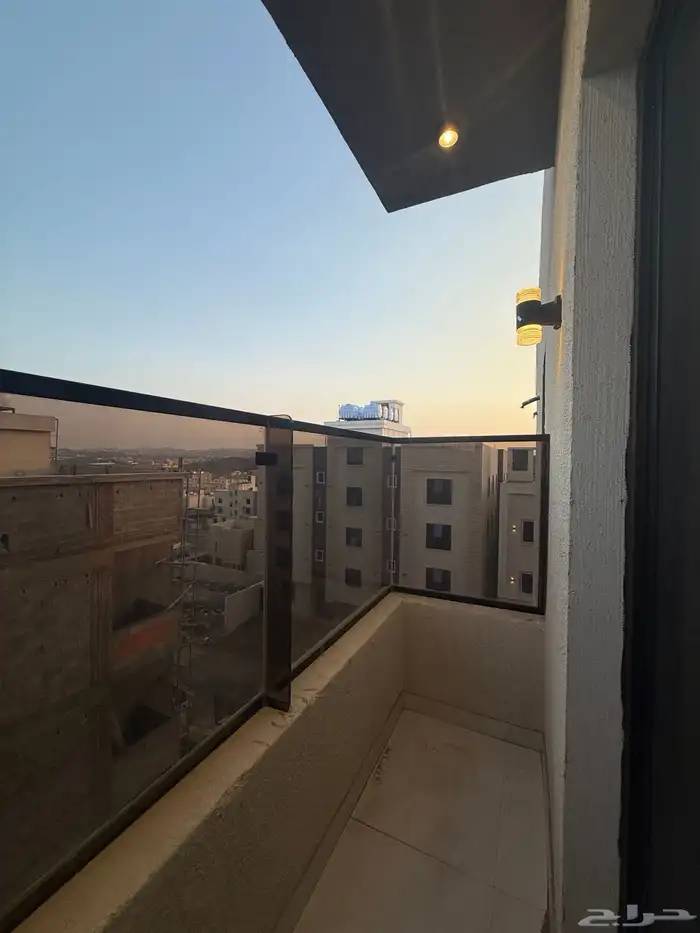 للبيع شقق علويه بإطلالات درج داخلي للسطح بعد كوبري المطار 14