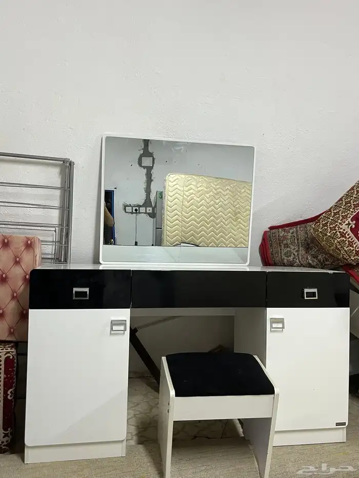 غرفة نوم ابيض كلاسيك 0