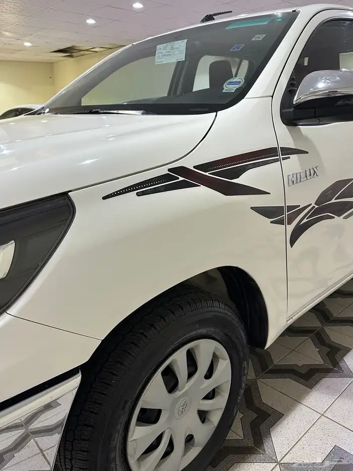 هايلكس GLX غمارتين بنزين 2022 بحالة الوكالة 10