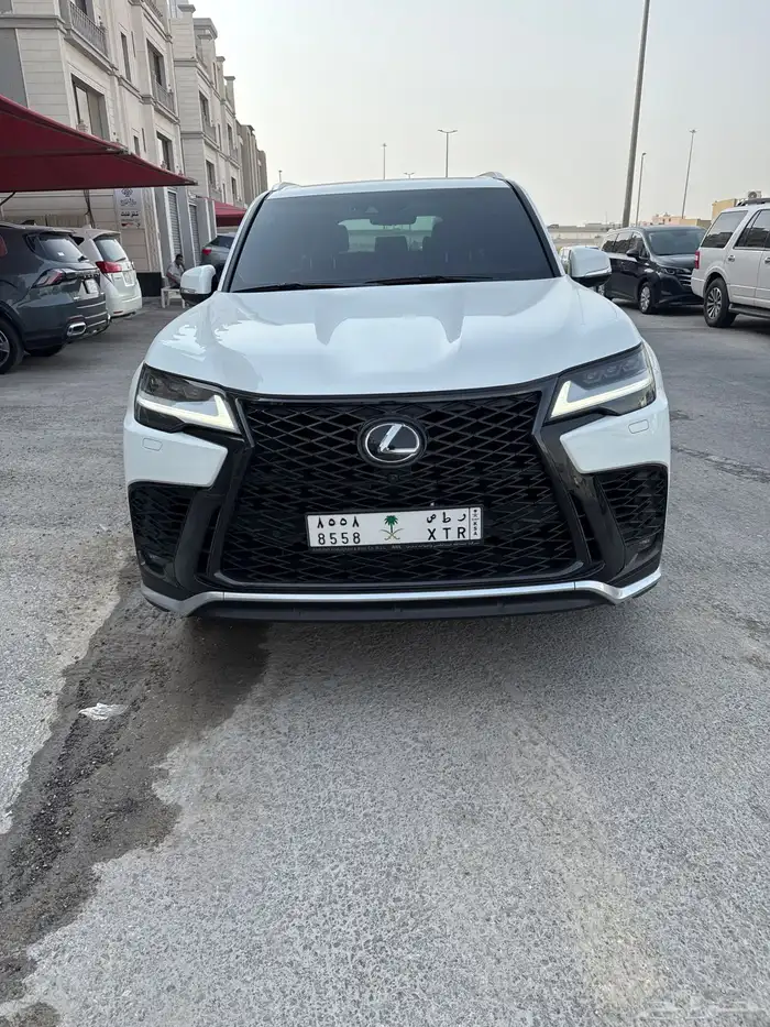 لكزس F سبورت 2023 1