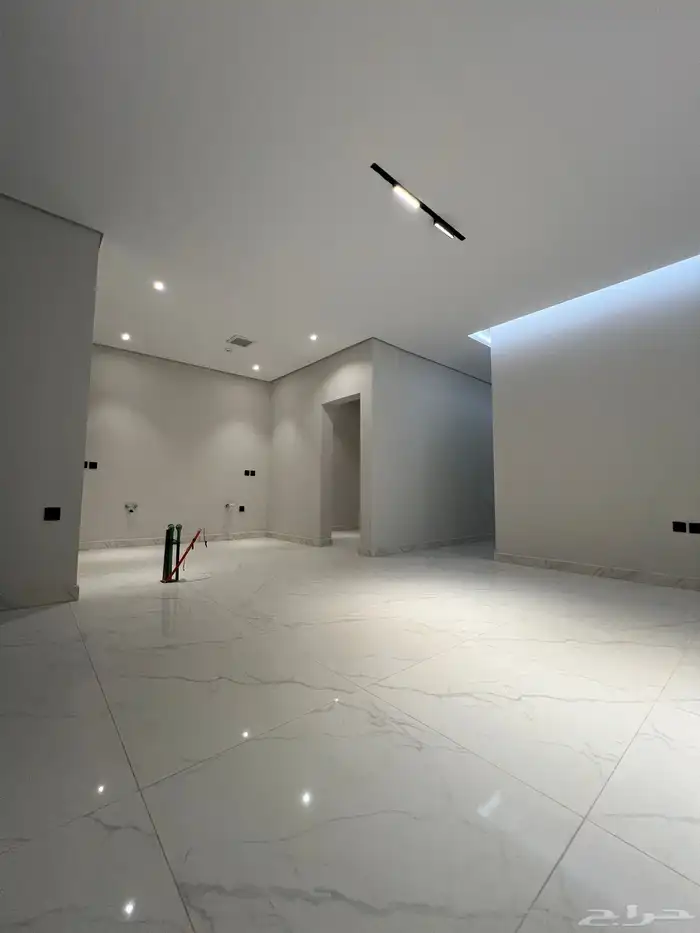 للبيع (كاش فقط) شقة مع سطح مشروع العجلان ري ييرا 21 41