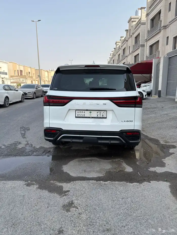 لكزس F سبورت 2023 3