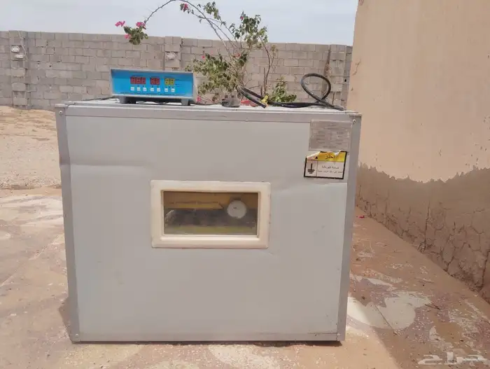 فقاسة وحاضنات للبيع 0