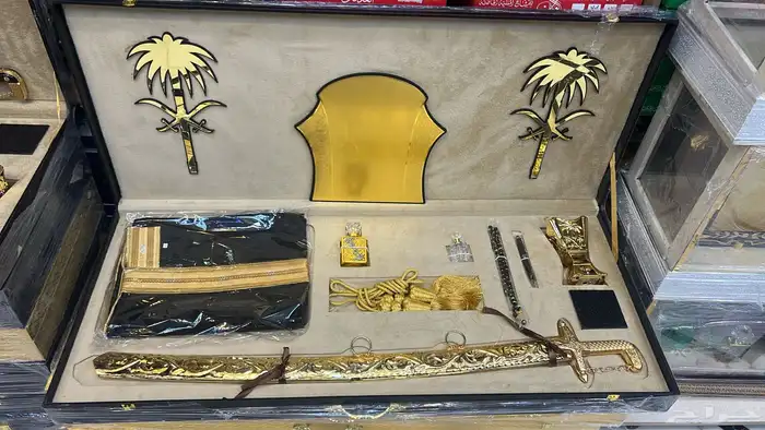 مشالح ملكية هدايا اكرلك صناديق سيوف فاخرة 22