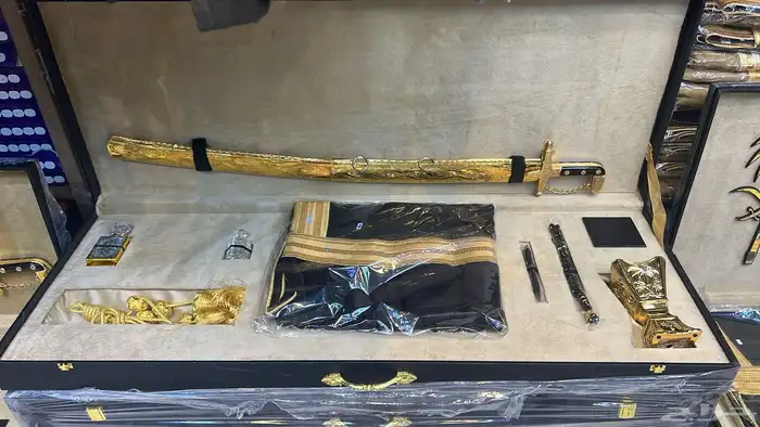 مشالح ملكية هدايا اكرلك صناديق سيوف فاخرة 21
