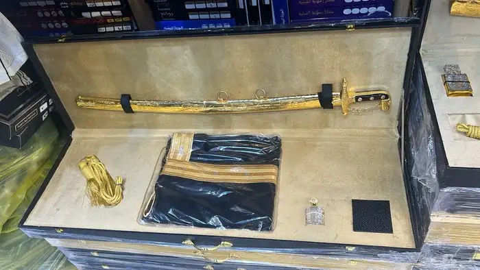 مشالح ملكية هدايا اكرلك صناديق سيوف فاخرة 20