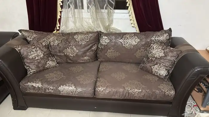 طقم كنب مع طاولات وطقم انتريه مع ستاره و غرفه نوم 6