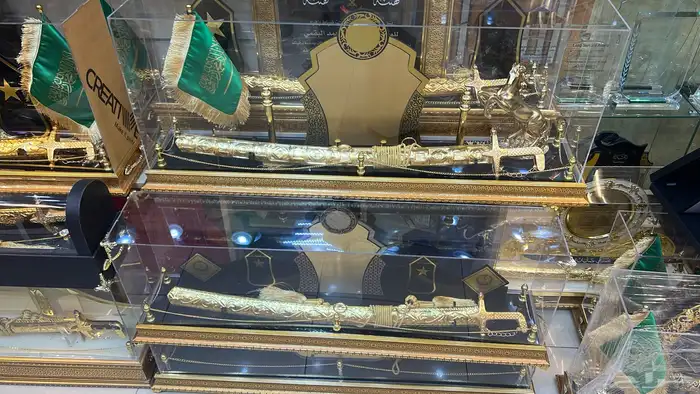 مشالح ملكية هدايا اكرلك صناديق سيوف فاخرة 18