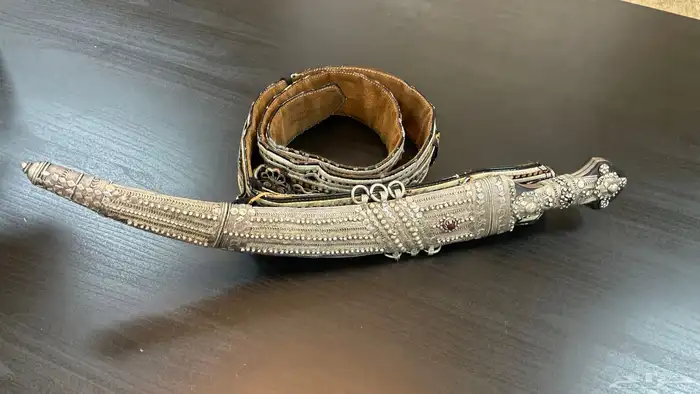 جنبيه قديمه صب فضه كاملة طولها 50سم 0