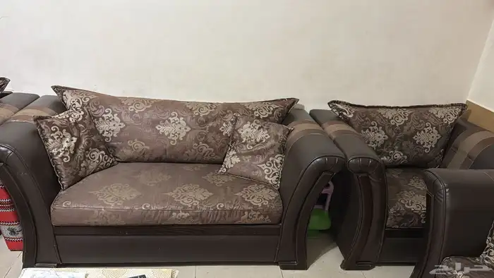 طقم كنب مع طاولات وطقم انتريه مع ستاره و غرفه نوم 5