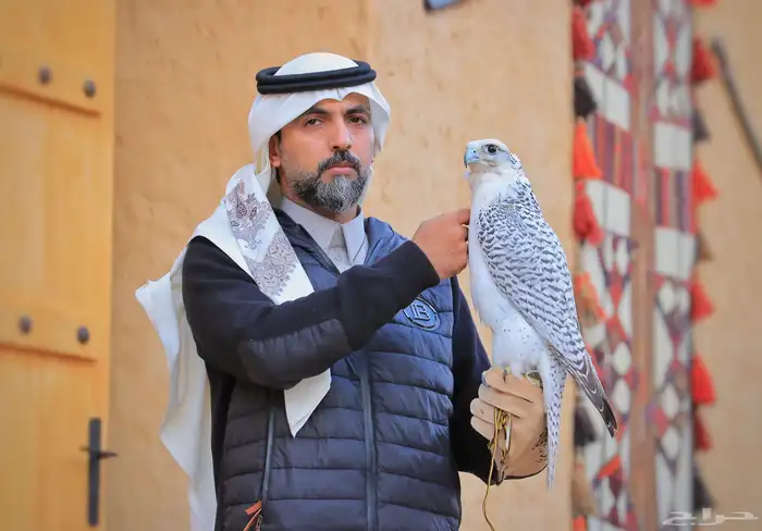مصور فوتوغرافي بكاميرا احترافيه بسعر مناسب 1